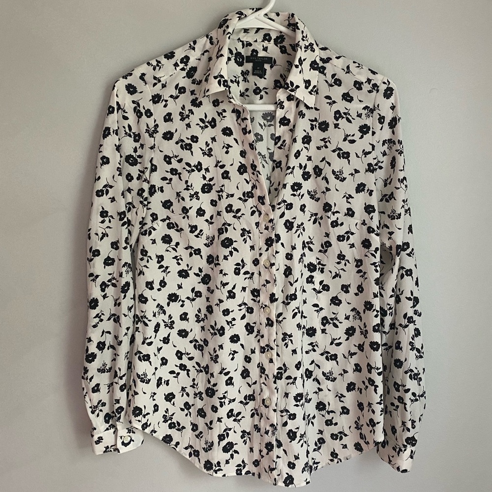 Ann Taylor Black and White Floral Button-Down Shirt Petite